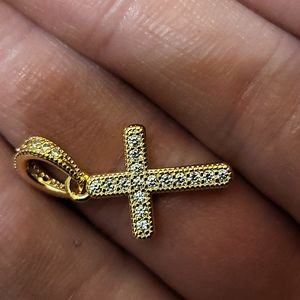 Cross charm 585